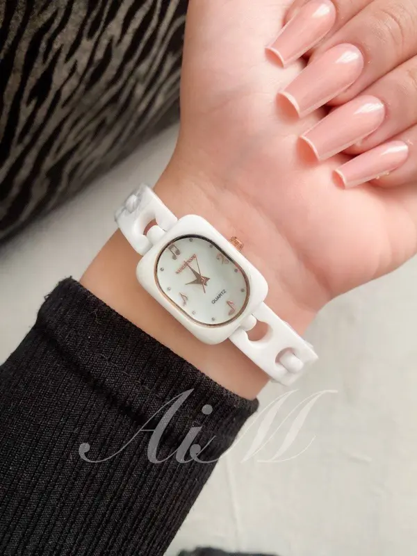 ساعة فيروز النسائية الفاخرة بسوار سيراميك وتصميم أنسيال