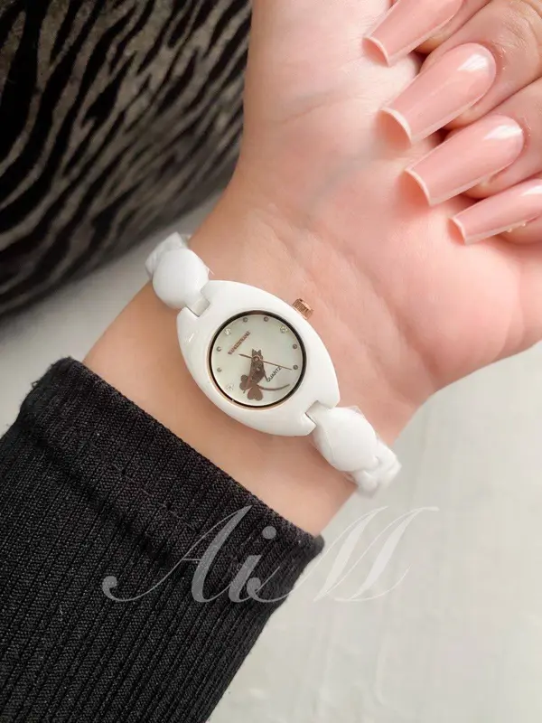 ساعة ساراي النسائية الفاخرة بسوار سيراميك وتصميم أنسيال