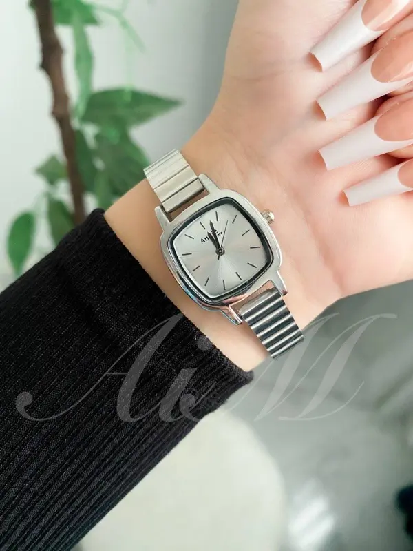 ساعة أنسيال أني تايم بتصميم فاخر ومطلي بتقنية iPG