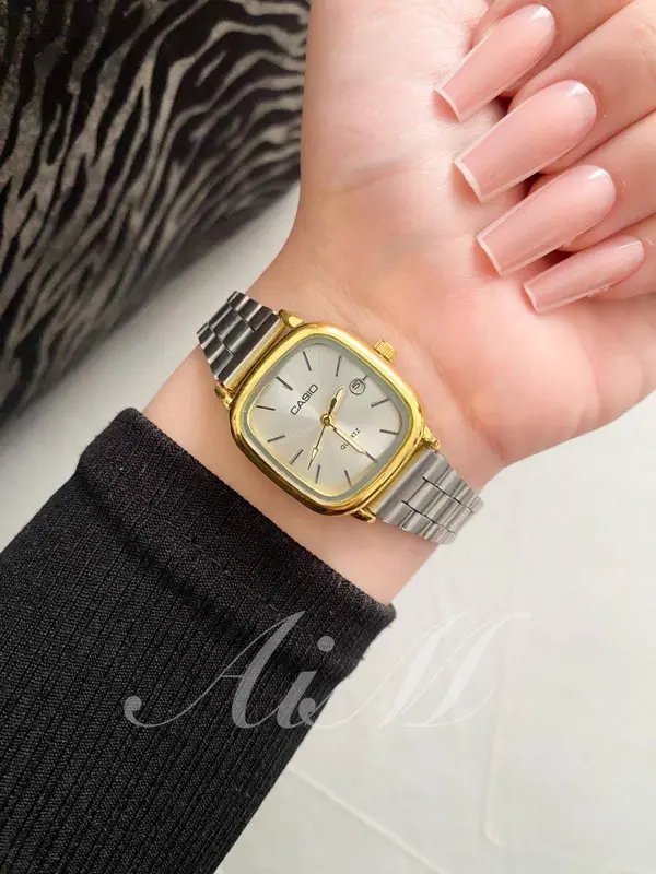 ساعة رولكس رويال المعدنية