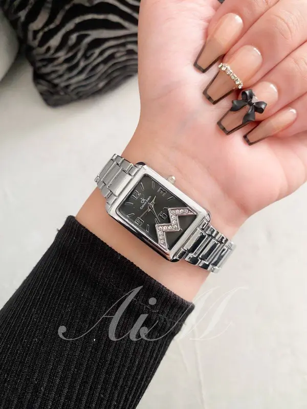 ساعة سي كيه فالنتينا بسوار أنسيال