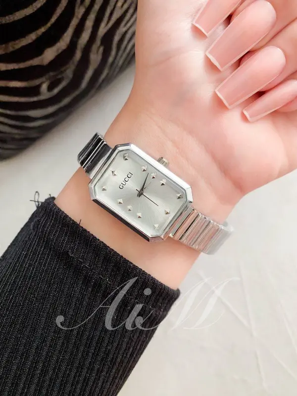 ساعة جوتشي جوليانا بسوار أنسيال