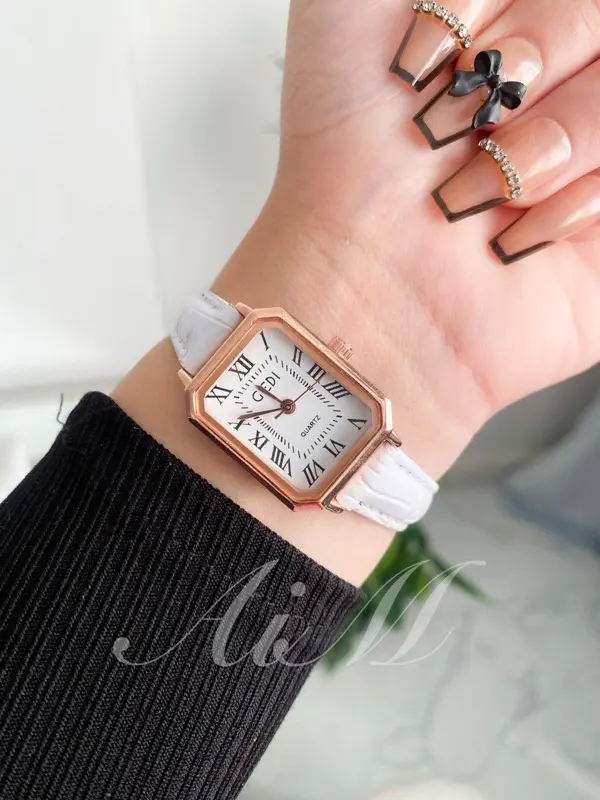 ساعة يد جلد بيضاء أنيقة حريمي