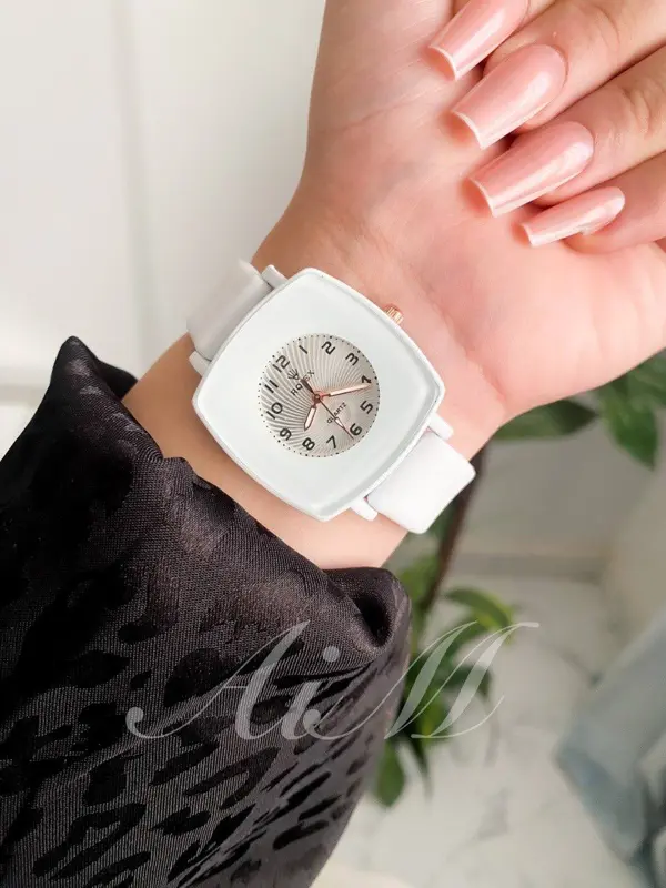 ساعة رابر سوداء أنيقة حريمي