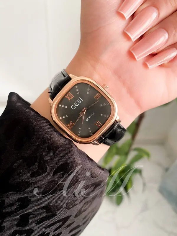 ساعة يد جلد زرقاء أنيقة حريمي