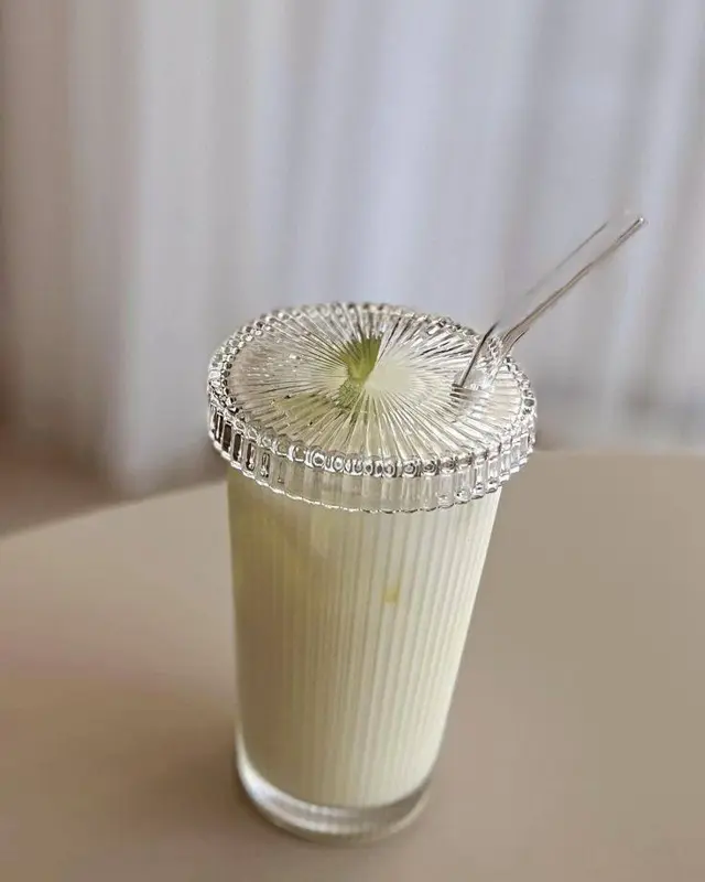 كوب المشروبات الزجاجي العصري "إيكو ستايل" بغطاء ومصاصة من الزجاج