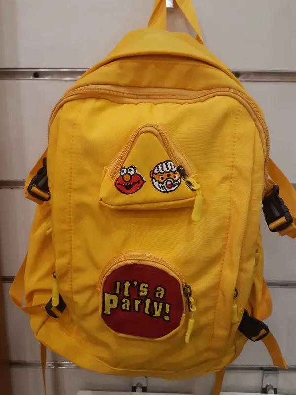 حقيبة "أجواء الحفلة" الظهرية بتصميم شبابي وعصري