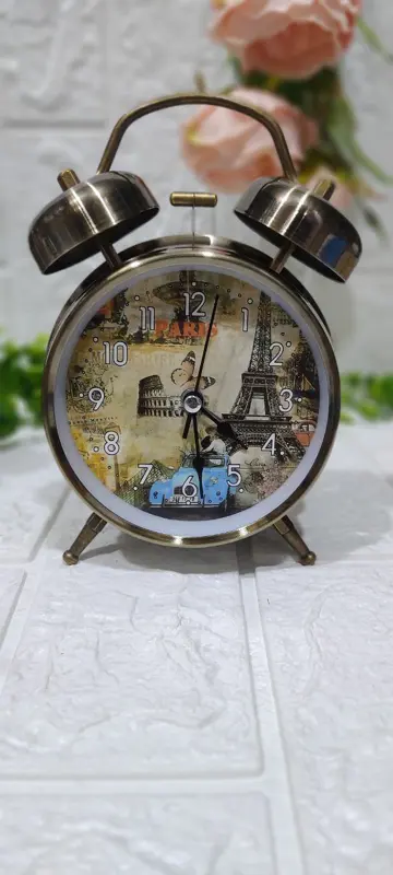 منبه "شخصيات الحكايات" المعدني بتصميم كبير ونابض بالحياة