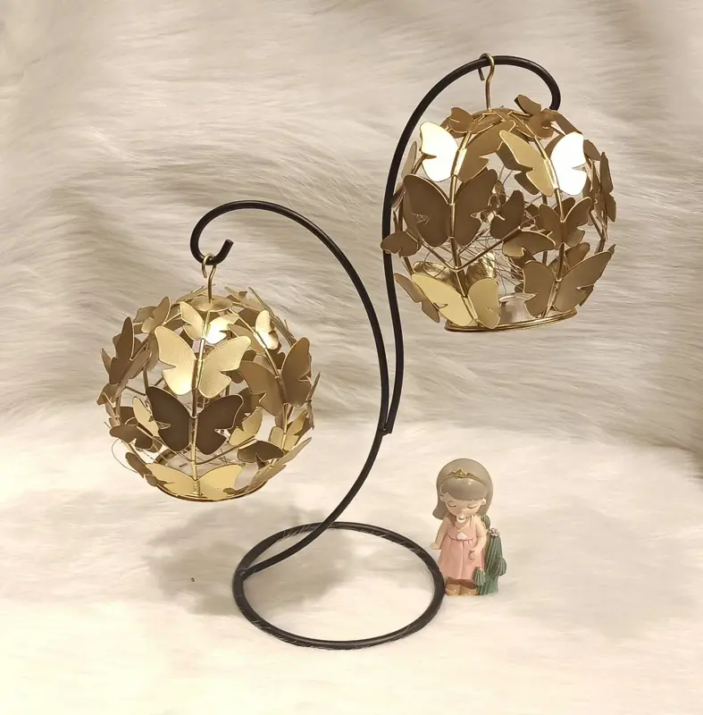 أباجورة "النور الذهبي" بتصميم الفراشة المضيئة الأنيق