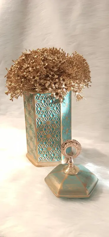 فازة "الرقي البسيط" البورسلين بتصميم أزرق وأبيض كلاسيكي