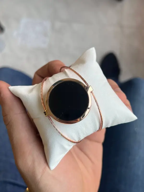 ساعة "الأناقة الفريدة" الجدارية بتصميم عصري