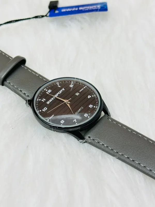 ساعة رجالية من Bwin Sport بتصميم جلد أنيق