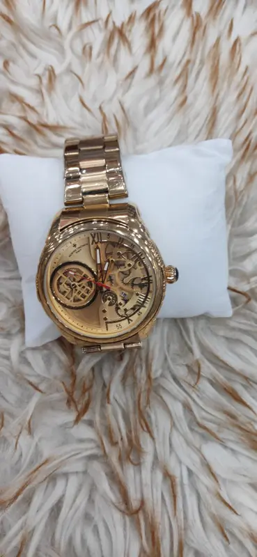 ساعة "باتيك فيليب" الرجالية بتصميم كلاسيكي وميناء فريد