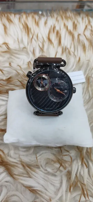 ساعة "فوركاست" الرجالية بتصميم كرونوغراف وسوار جلد مختوم