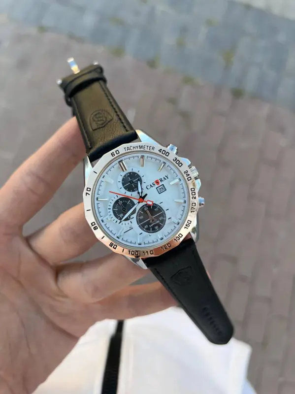 ساعة "CASSRAY" الرجالية بتصميم الكاسيو الكلاسيكي ولونها المعدني