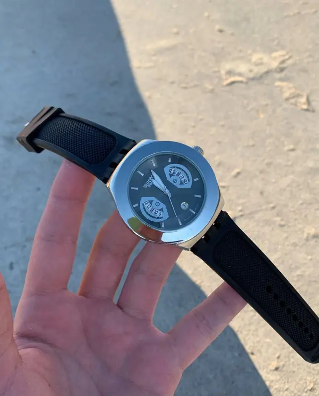 ساعة "Swatch" الرابر الطبية بتصميمها العصري الجديد