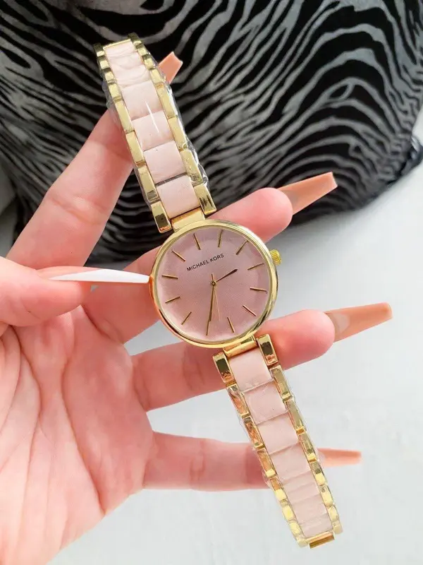 ساعة "برافو" المعدنية بتصميمها الأنيق