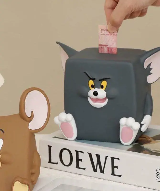 حصالة "توم آند جيري" الكلاسيكية بتصميم توم