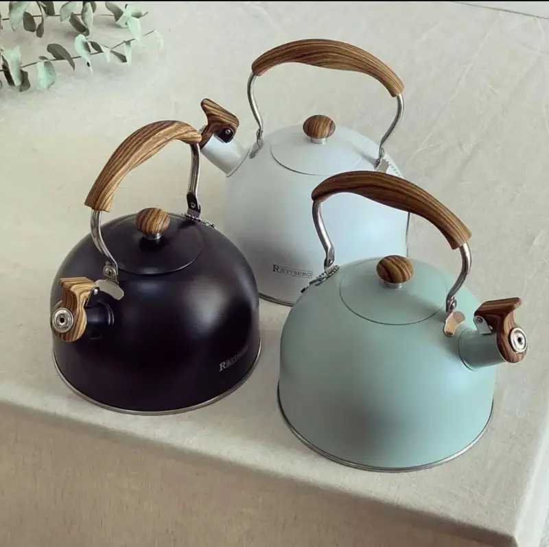 براد ستانلس ستيل بصفارة ومقبض خشبي