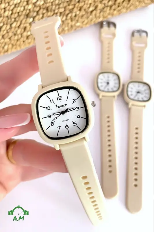 ساعة iWatch الذكية بتصميم مربع