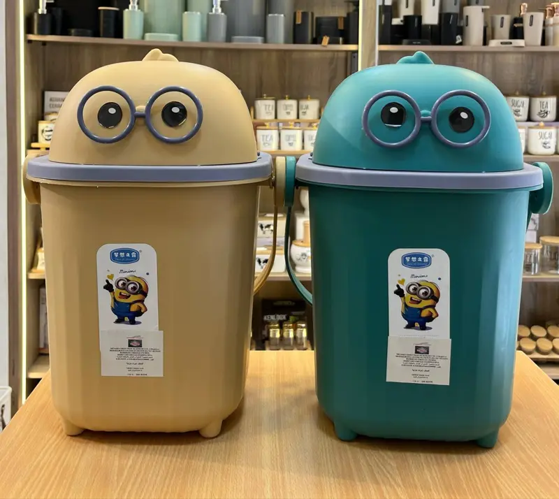 سلة مهملات بتصميم عصري ومناسب للمكاتب والمنزل