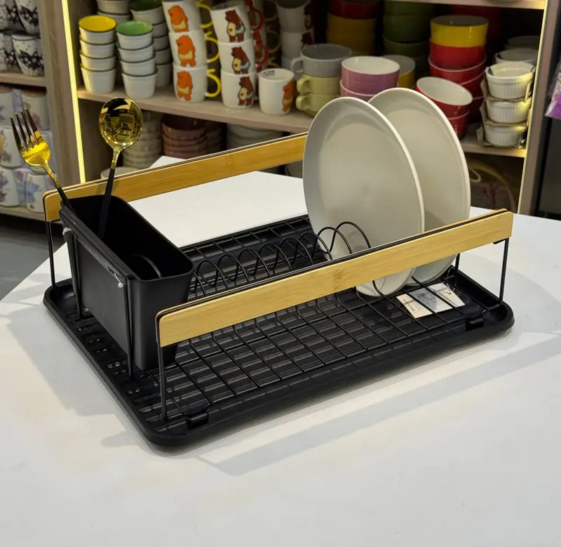 مطبقية و صفاية أطباق معدن بمقبض بامبو