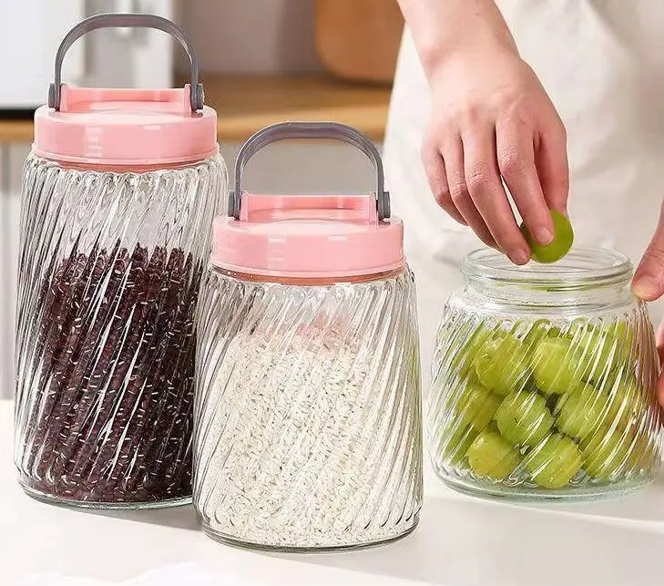 طقم برطمانات تخزين زجاجي مستورد باللون العسلي بغطاء محكم (3 مقاسات)