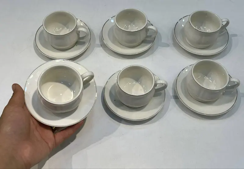 طقم فناجين قهوة بورسلين بتصميم "بومبيه" مضلع بحافة ذهبية فاخرة