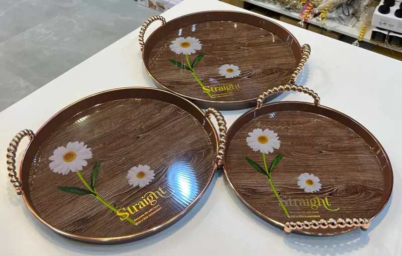 طقم صواني ميلامين مدورة بتصميم الخشب والورد (مقابض ذهبية فاخرة)