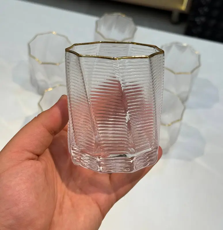 طقم أكواب زجاجية 6 قطع (تصميم مضلع بحرف ذهبي شخصي)