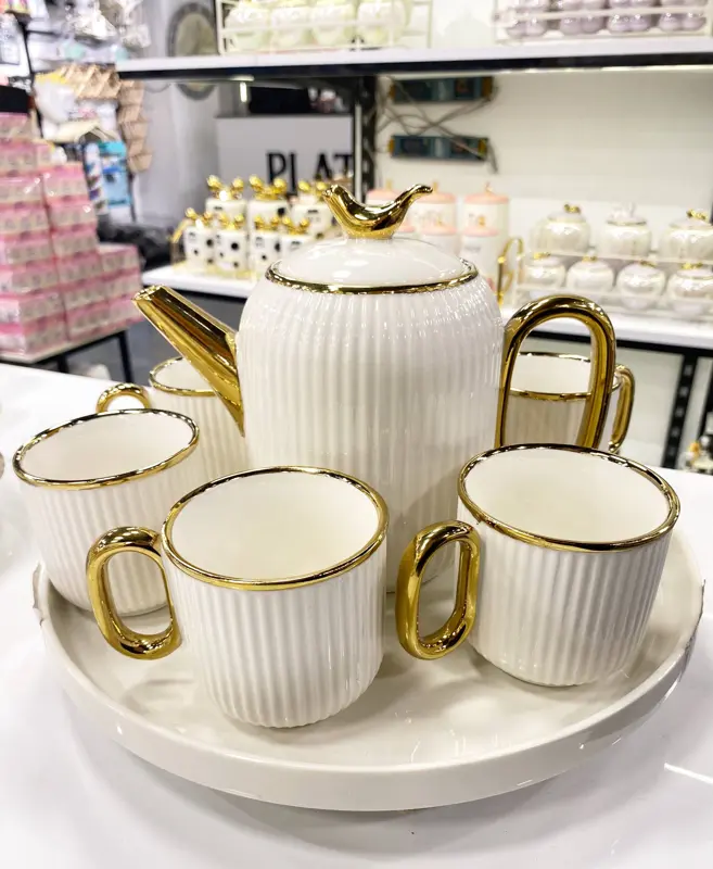طقم تقديم بورسلين دوّار بلمسة ملكية (8 قطع)