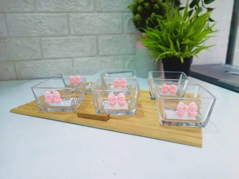 بولة زجاج مربعة بفيونكة