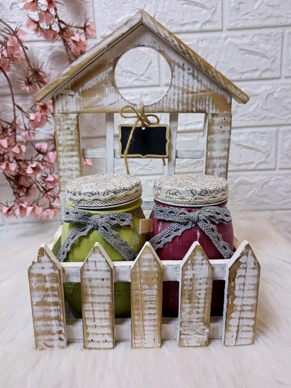 بوكس خشبي مع برطمانات ديكورية