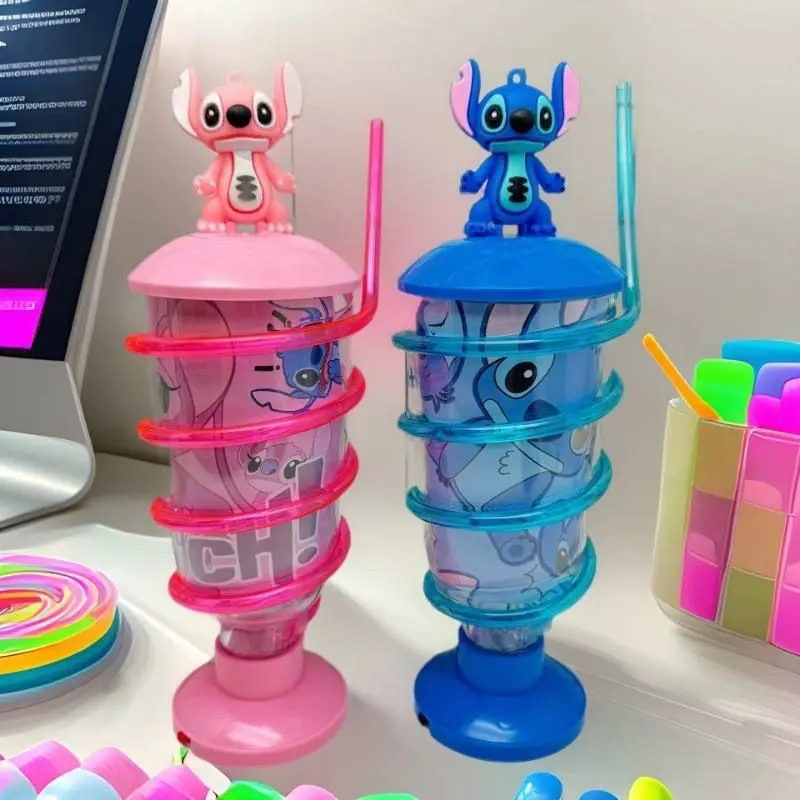 كوب ايس كوفي وعصير بشخصيتي "ستيتش" و"أنجل