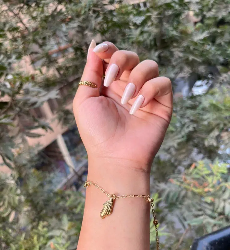 إسورة "همسة الريشة" من مجموعة "ذا إليجنت لايت"