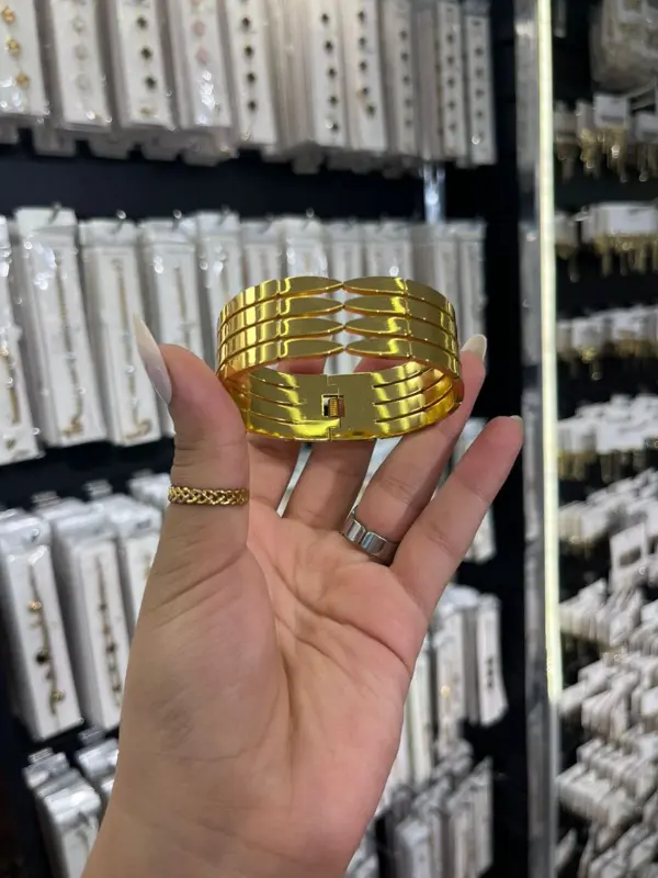 إسوارة "موجة الذهب" العصرية