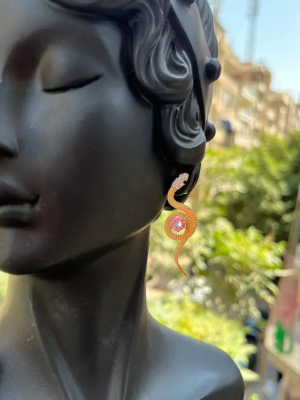 حلق "لمسة الأفعى" من "ذا إليجنت أنيمال"