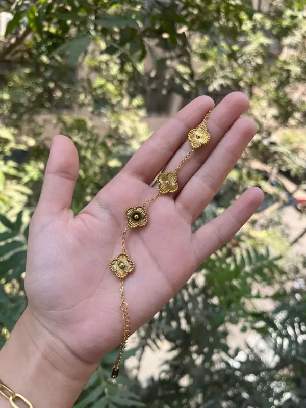 انسيال "زهرة الحظ" من مجموعة الأناقة الكلاسيكية