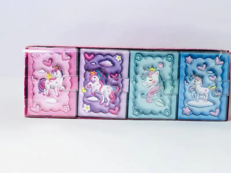 نوت بوك يونيكورم لاصق بغلاف بلاستيكي وتصميمات مميزة