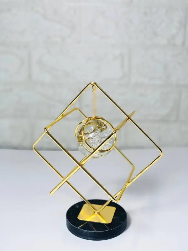 قطعة الديكور الذهبية بكرة زجاجية وقاعدة رخامية