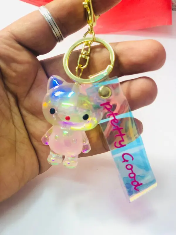 ميدالية القط الساحرة، بتصميم فريد وألوان جذابة